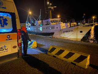 San Benedetto - Ubriachi rischiano di cadere in porto, due stranieri denunciati